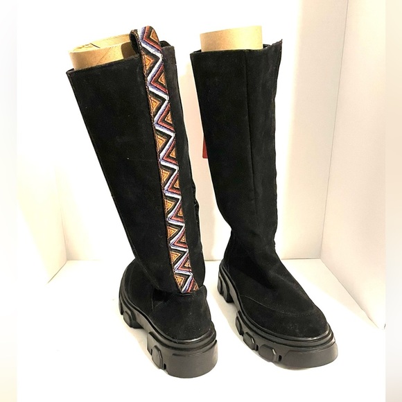 Farm Rio Tall Boot Lug Sole Black Tribal Ribbon MSRP $285 NWOT Sz 7 Vegan Suede - Picture 2 of 14